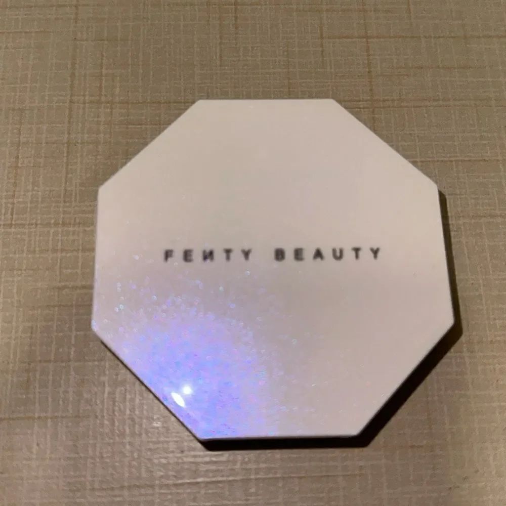 FENTY BEAUTY HU$TLA BABY HIGHLIGHTER